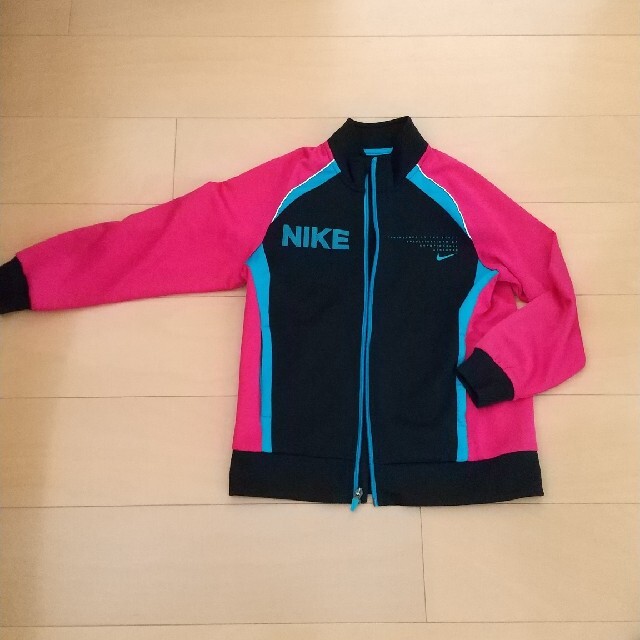 NIKE(ナイキ)のキッズ ジャージ 130cm ナイキ 女の子 キッズ/ベビー/マタニティのキッズ服女の子用(90cm~)(その他)の商品写真