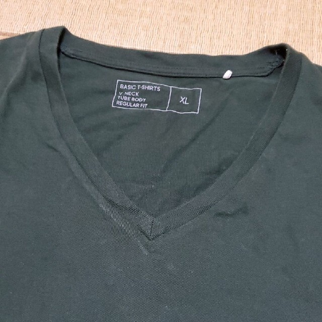 GU(ジーユー)のGU 長袖Vネックカットソー GREEN メンズのトップス(Tシャツ/カットソー(七分/長袖))の商品写真