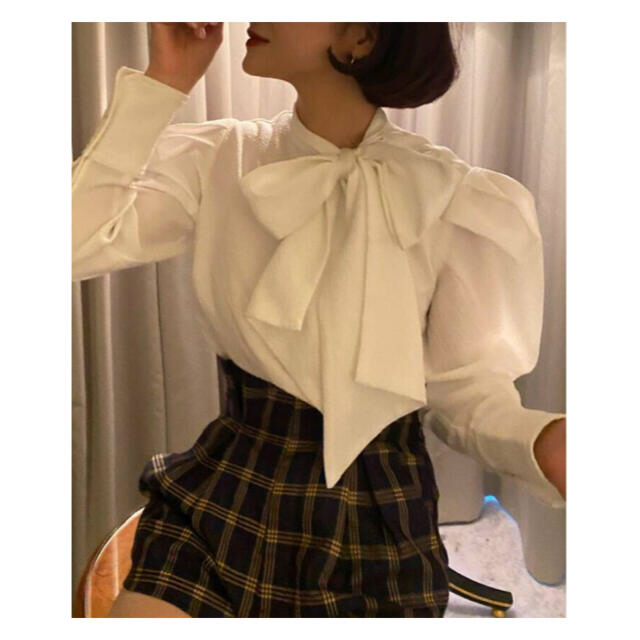 Bibiy. ribbon cuffs blouse -white-