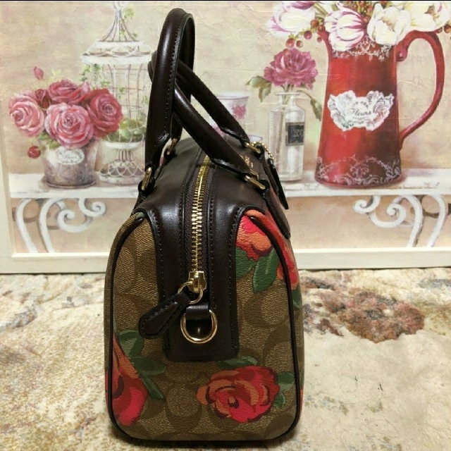 COACH(コーチ)の新品未使用！コーチ即完売したバラの花柄のミニボストンバッグ★ COACH本物  レディースのバッグ(ボストンバッグ)の商品写真