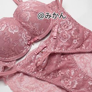 女性らしさを引き立てる✨♥️総レースカシュクールブラショーツセット3点セット(ブラ&ショーツセット)