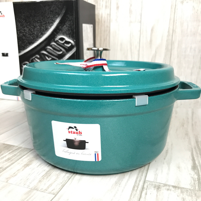 STAUB(ストウブ)の専用　ピコ　ココットラウンド24cm ミント　新品未使用 インテリア/住まい/日用品のキッチン/食器(鍋/フライパン)の商品写真