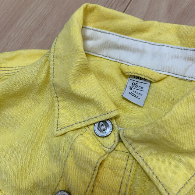 babyGAP(ベビーギャップ)のコットンシャツ　イエロー　黄色　春色　パステルカラー キッズ/ベビー/マタニティのキッズ服男の子用(90cm~)(ブラウス)の商品写真