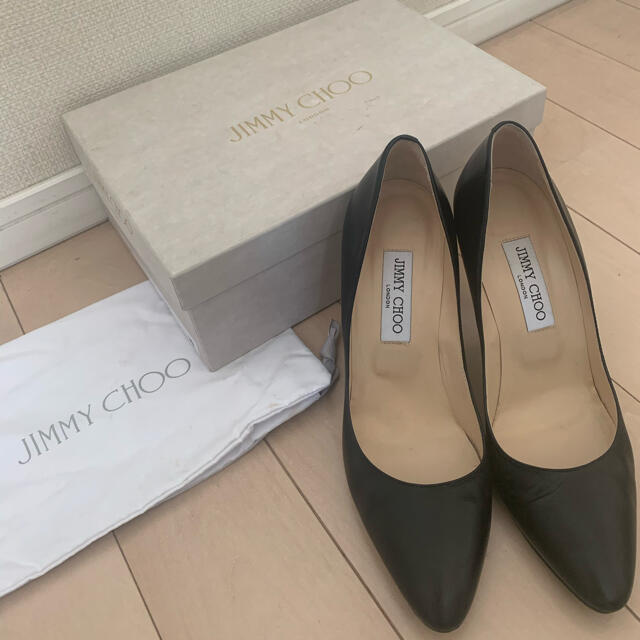 JIMMY CHOO(ジミーチュウ)のジミーチュウ　パンプス　黒　39 レディースの靴/シューズ(ハイヒール/パンプス)の商品写真