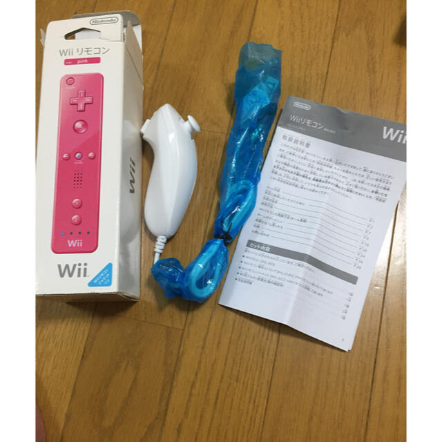 Wii(ウィー)のWii 本体　リモコン2つ付き エンタメ/ホビーのゲームソフト/ゲーム機本体(家庭用ゲーム機本体)の商品写真