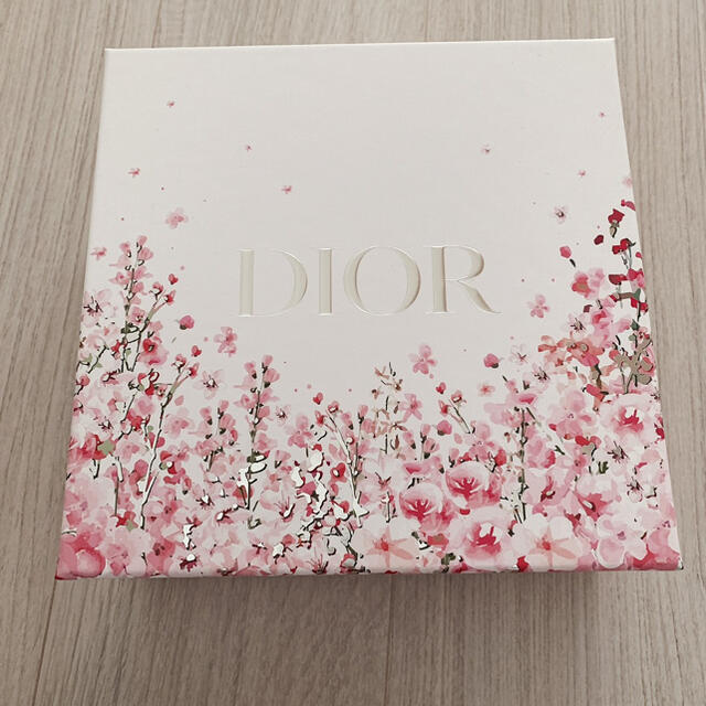 Christian Dior(クリスチャンディオール)のディオール　バレンタイン限定フラワーボックス レディースのファッション小物(その他)の商品写真