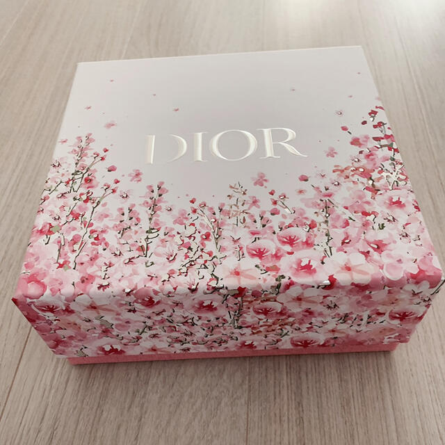 Christian Dior(クリスチャンディオール)のディオール　バレンタイン限定フラワーボックス レディースのファッション小物(その他)の商品写真