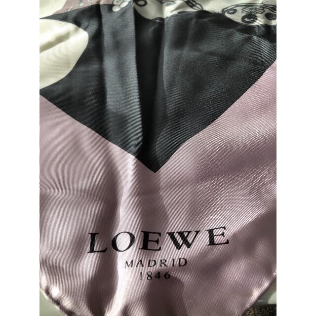 LOEWE(ロエベ)の☆ria様 専用☆LOEWE シルク スカーフ celford イヤリング レディースのファッション小物(バンダナ/スカーフ)の商品写真