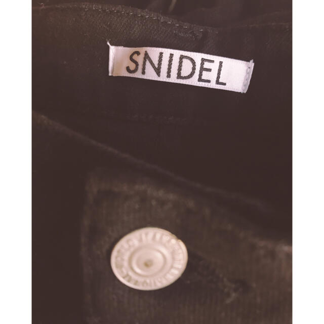 SNIDEL(スナイデル)のsnidel カプリデニム　黒 レディースのパンツ(デニム/ジーンズ)の商品写真