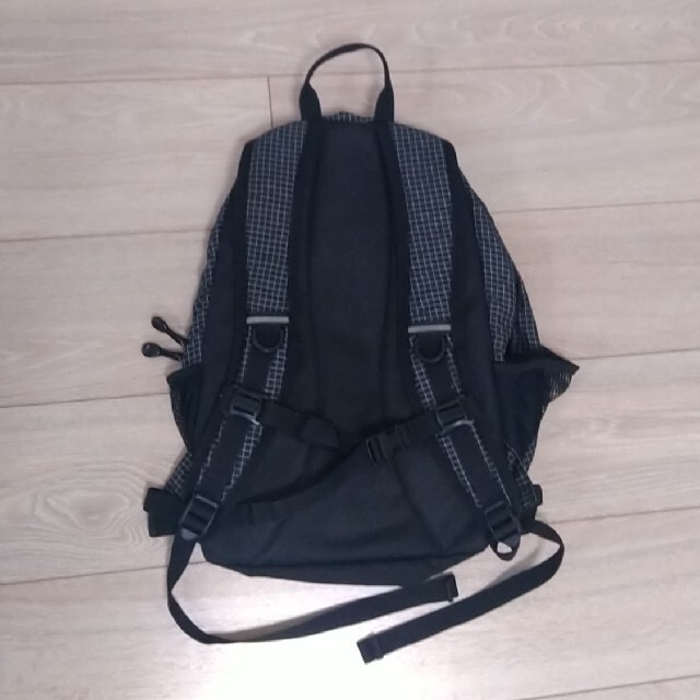 Coleman(コールマン)のColeman 15L リュック 黒メッシュ柄 キッズ/ベビー/マタニティのこども用バッグ(リュックサック)の商品写真