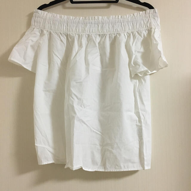 H&M(エイチアンドエム)の夏服　半袖　肩出し レディースのトップス(シャツ/ブラウス(半袖/袖なし))の商品写真