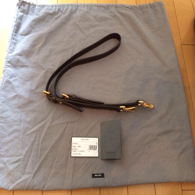 miumiu(ミュウミュウ)のmiumiuクロコダイル風2wayバッグ レディースのバッグ(ハンドバッグ)の商品写真