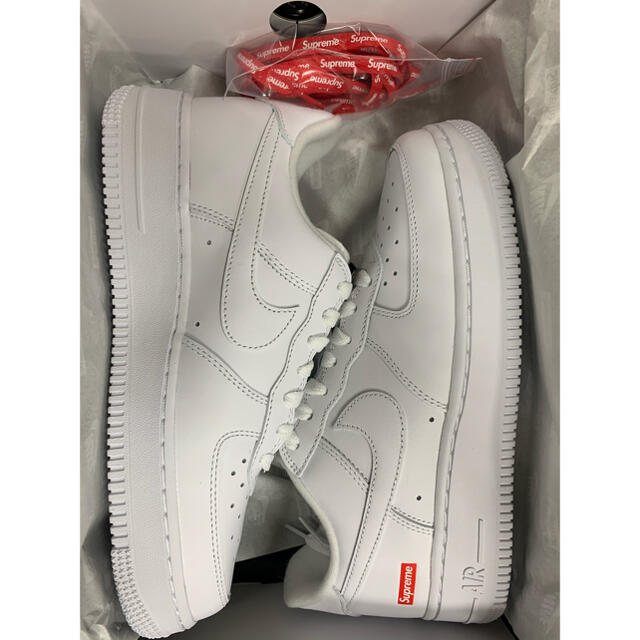 Supreme(シュプリーム)のSUPREME NIKE AIR FORCE 1 LOW WHITE 26.5 メンズの靴/シューズ(スニーカー)の商品写真