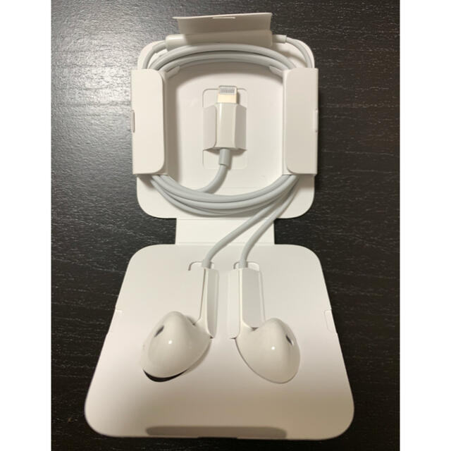 Apple(アップル)のapple Lightning イヤホン スマホ/家電/カメラのオーディオ機器(ヘッドフォン/イヤフォン)の商品写真