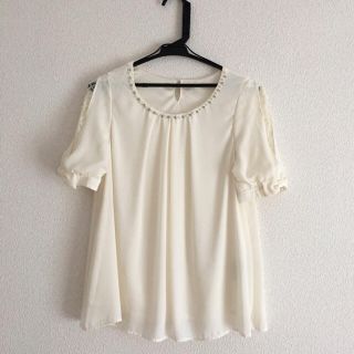 イング(INGNI)の【美品】INGNI シフォンブラウス 袖レース オフホワイト(シャツ/ブラウス(半袖/袖なし))