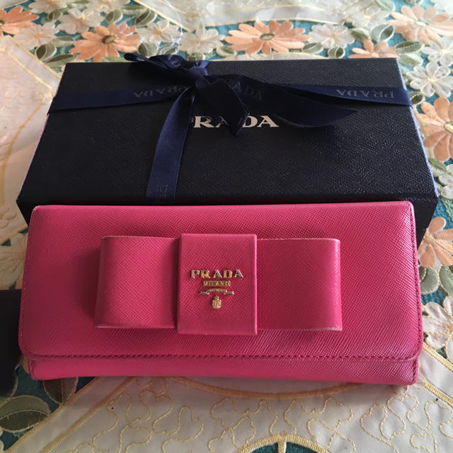 PRADA(プラダ)のPRADA ピンクリボン♡長財布 レディースのファッション小物(財布)の商品写真