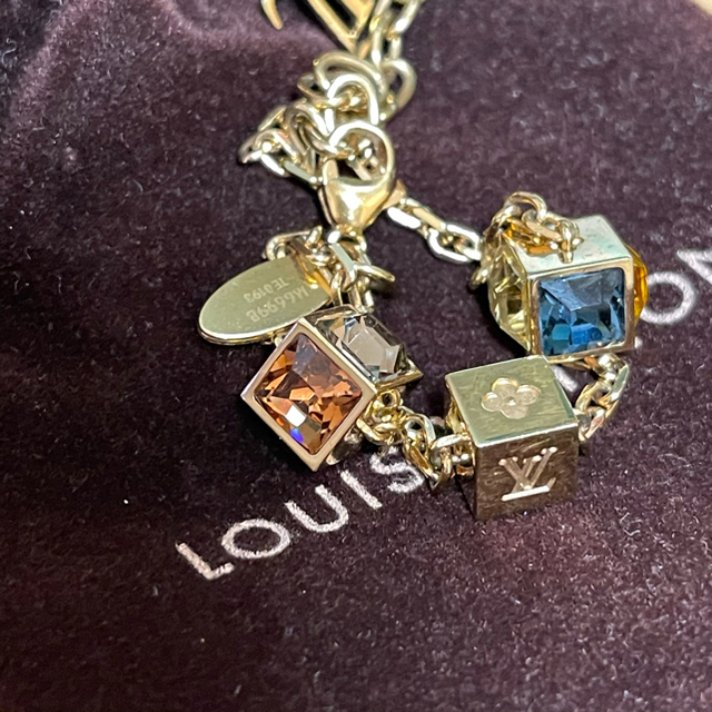 LOUIS VUITTON(ルイヴィトン)の【本日0時まで限定値下げ】ルイヴィトン　ギャンブルキューブ　ブレスレット レディースのアクセサリー(ブレスレット/バングル)の商品写真