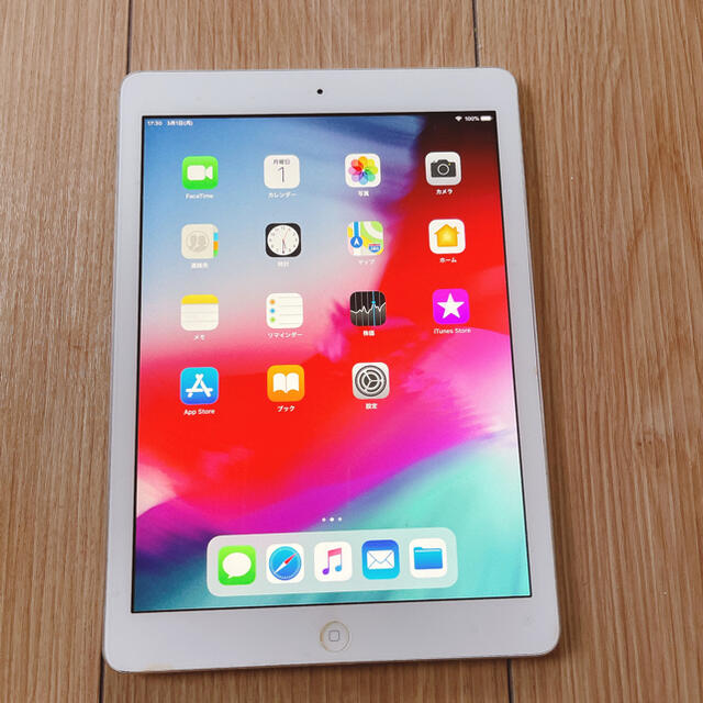 iPad(アイパッド)のAPPLE iPad Air WI-FI 32GB SILV… スマホ/家電/カメラのPC/タブレット(タブレット)の商品写真