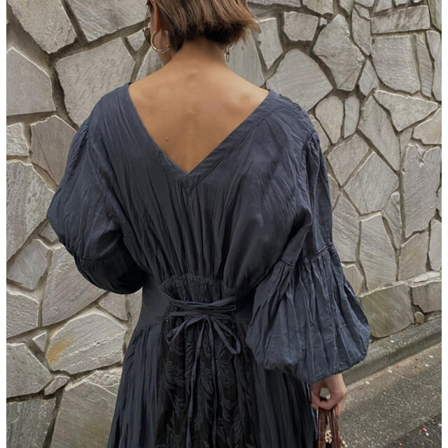 Ameri VINTAGE(アメリヴィンテージ)のAmeri   MEDI EMBROIDERY TULLE LACE DRESS レディースのワンピース(ロングワンピース/マキシワンピース)の商品写真