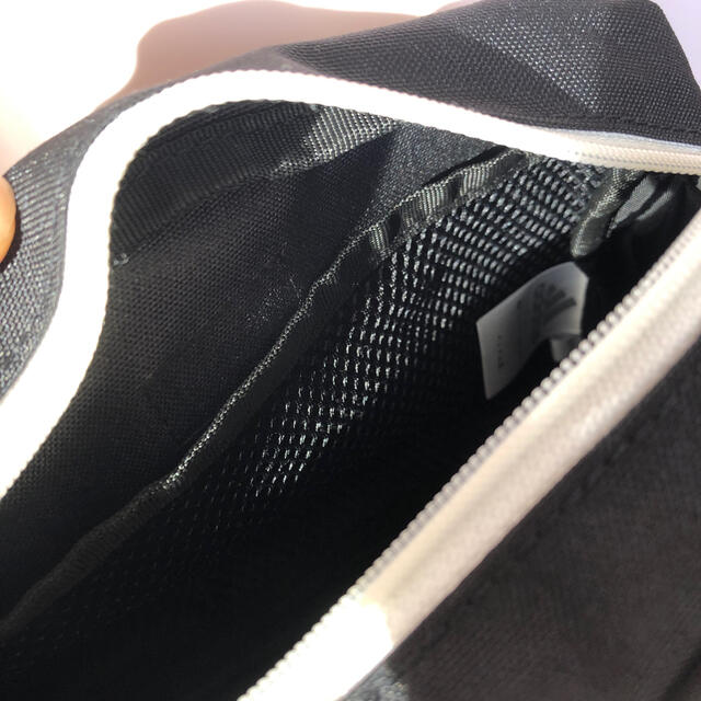 adidas(アディダス)のアディダス　adidas ショルダーバッグ　黒 レディースのバッグ(ショルダーバッグ)の商品写真