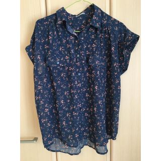 ジーユー(GU)の花柄シャツ(Tシャツ(半袖/袖なし))