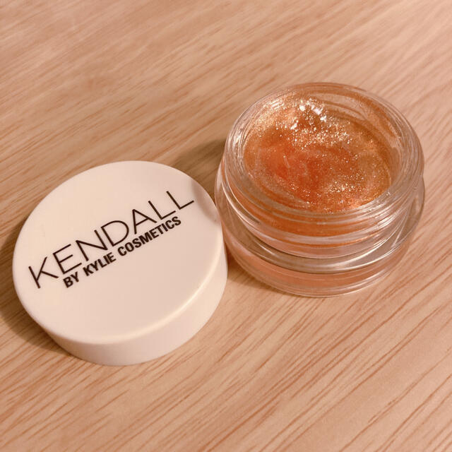 Kylie Cosmetics(カイリーコスメティックス)のkylie cosmetics kendall カイリー　ケンダル　グロス コスメ/美容のベースメイク/化粧品(アイシャドウ)の商品写真