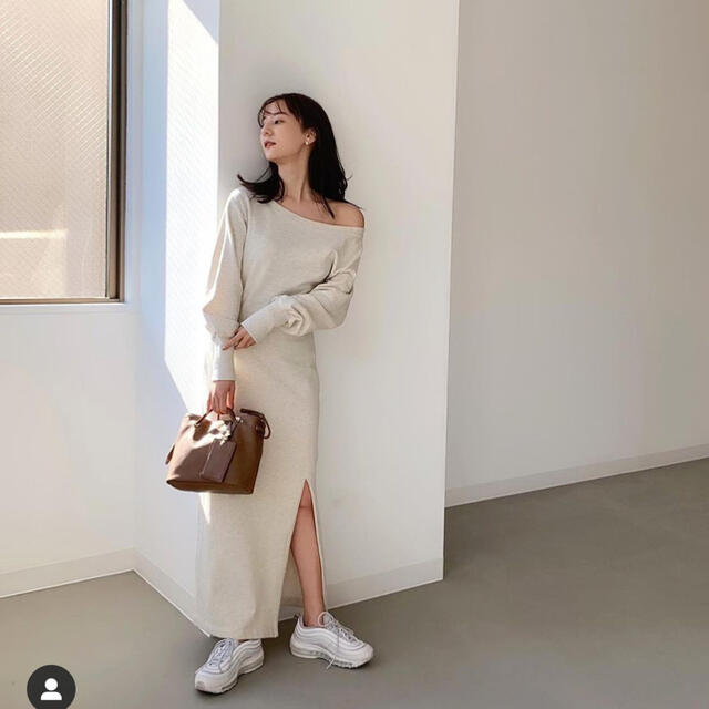 TODAYFUL(トゥデイフル)のlouren SWEAT SLIT ONEPIECE レディースのワンピース(ロングワンピース/マキシワンピース)の商品写真