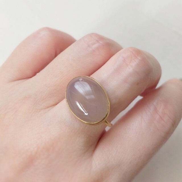 [お値下げ]グレーオニキス　天然石　ブラスリング レディースのアクセサリー(リング(指輪))の商品写真