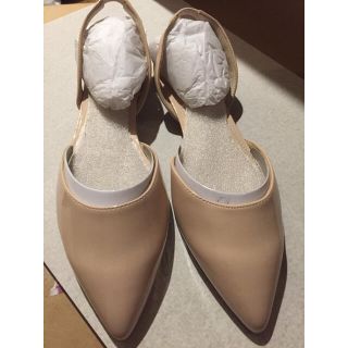 チャールズアンドキース(Charles and Keith)のAkari様新品 チャールズアンドキース ベージュ エナメル フラット パンプス(ハイヒール/パンプス)