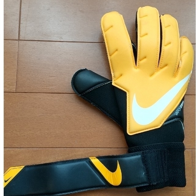 NIKE(ナイキ)のナイキ キーパーグローブ GK ヴェイパーグリップ3  　7号 スポーツ/アウトドアのサッカー/フットサル(その他)の商品写真