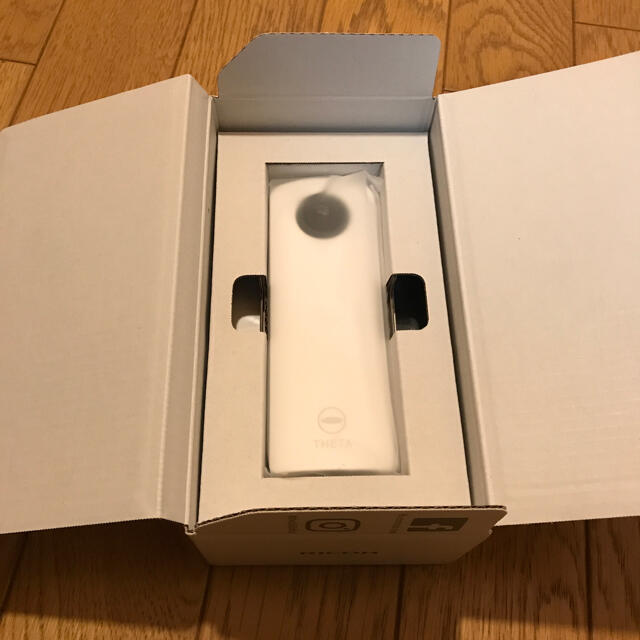 RICOH(リコー)の【新品・未使用】リコー（RICOH）THETA SC2 ホワイト スマホ/家電/カメラのカメラ(コンパクトデジタルカメラ)の商品写真