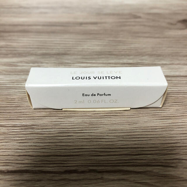 LOUIS VUITTON(ルイヴィトン)のLOUIS VUITTON ミニ香水 2ml LE JOUR SE LEVE コスメ/美容の香水(ユニセックス)の商品写真