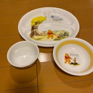 ディズニー(Disney)のプーさんのお皿３点セット　　　　　　　　　　　　　CORELLE(食器)