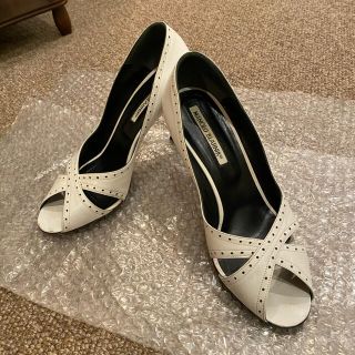 マノロブラニク(MANOLO BLAHNIK)の値下げ！MANOLO BLAHNIK 美品　37 マノロブラニク(ハイヒール/パンプス)