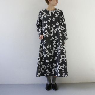 ナチュラルランドリー(NATURAL LAUNDRY)の新品タグ付き　grin   花柄　北欧　Aライン　ワンピース(ロングワンピース/マキシワンピース)