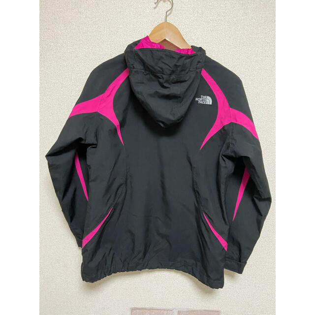 THE NORTH FACE(ザノースフェイス)のTHE NORTH FACE マウンテンパーカー キッズ/ベビー/マタニティのキッズ服女の子用(90cm~)(ジャケット/上着)の商品写真