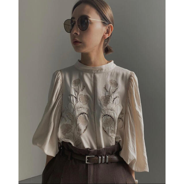 Amerivintage LADY EMBROIDERY PUFF BLOUSE - www.glycoala.com