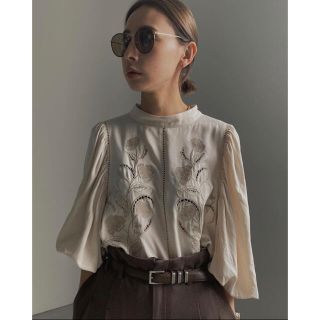 アメリヴィンテージ(Ameri VINTAGE)のAmerivintage LADY EMBROIDERY PUFF BLOUSE(シャツ/ブラウス(長袖/七分))