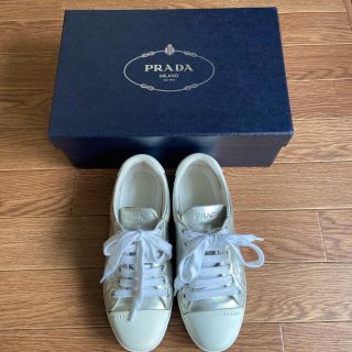 プラダ(PRADA)のPRADAシルバースニーカー(36.5)23.5cm週末限定価格‼️(スニーカー)