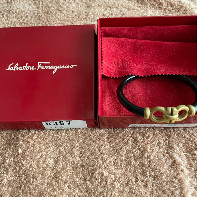 Salvatore Ferragamo(サルヴァトーレフェラガモ)のフェラガモ　バングル レディースのアクセサリー(ブレスレット/バングル)の商品写真