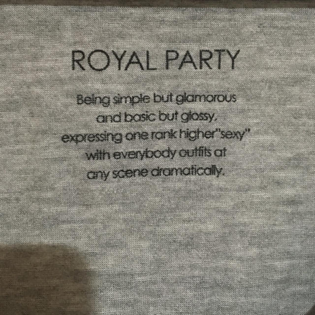 ROYAL PARTY(ロイヤルパーティー)のロイヤルパーティ グレーTシャツ 未使用品 レディースのトップス(Tシャツ(半袖/袖なし))の商品写真