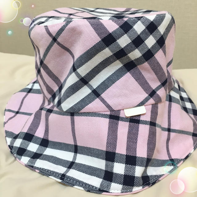BURBERRY(バーバリー)のお値下げ♡2wayチェックリバーシブルハット♡バーバリーブルーレーベル レディースの帽子(ハット)の商品写真