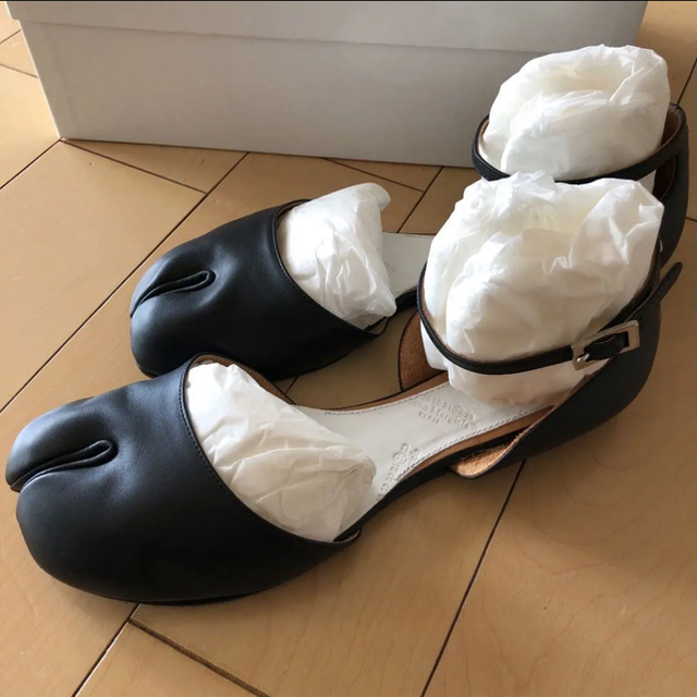 Maison Martin Margiela(マルタンマルジェラ)のMaison Margiela アンクルストラップ 37 ブラック 足袋 レディースの靴/シューズ(バレエシューズ)の商品写真