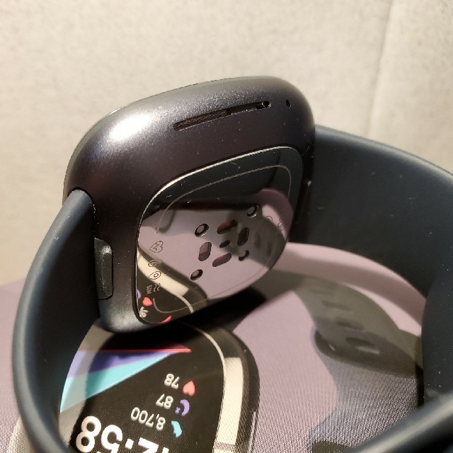 【新品同様】Fitbit Sense フィットビット ベルト未使用おまけ付き メンズの時計(腕時計(デジタル))の商品写真