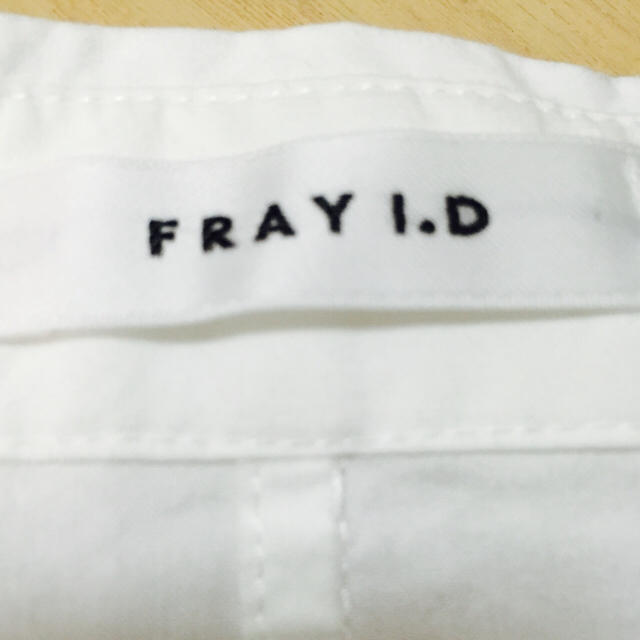 FRAY I.D(フレイアイディー)の美品 FRAY I.D フレイアイディー 長袖 フロント リボン シャツ レディースのトップス(シャツ/ブラウス(長袖/七分))の商品写真