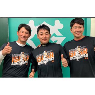 アンダーアーマー(UNDER ARMOUR)の新品タグ付き　丸選手　150本塁打　記念Tシャツ(Tシャツ/カットソー(半袖/袖なし))