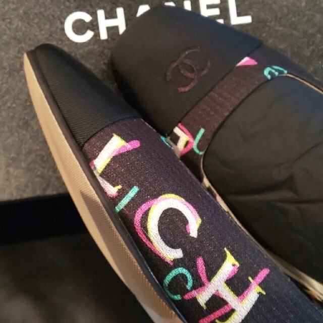 CHANEL(シャネル)のKari-na様専用  シャネル 2019春夏 フラットシューズ サイズ38 レディースの靴/シューズ(バレエシューズ)の商品写真