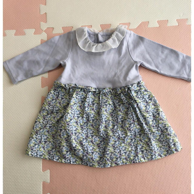 アカチャンホンポ(アカチャンホンポ)の花柄　ワンピース　70サイズ キッズ/ベビー/マタニティのベビー服(~85cm)(ワンピース)の商品写真