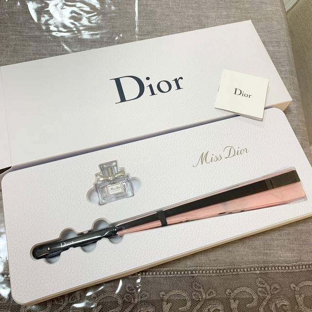 Dior(ディオール)の未使用品⭐︎ミスディオール香水&ファンセット コスメ/美容の香水(香水(女性用))の商品写真