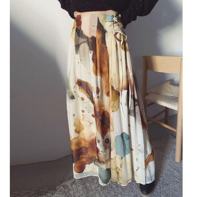 Ameri VINTAGE(アメリヴィンテージ)のUNDRESSED AMELIA INK ART SKIRT レディースのスカート(ロングスカート)の商品写真